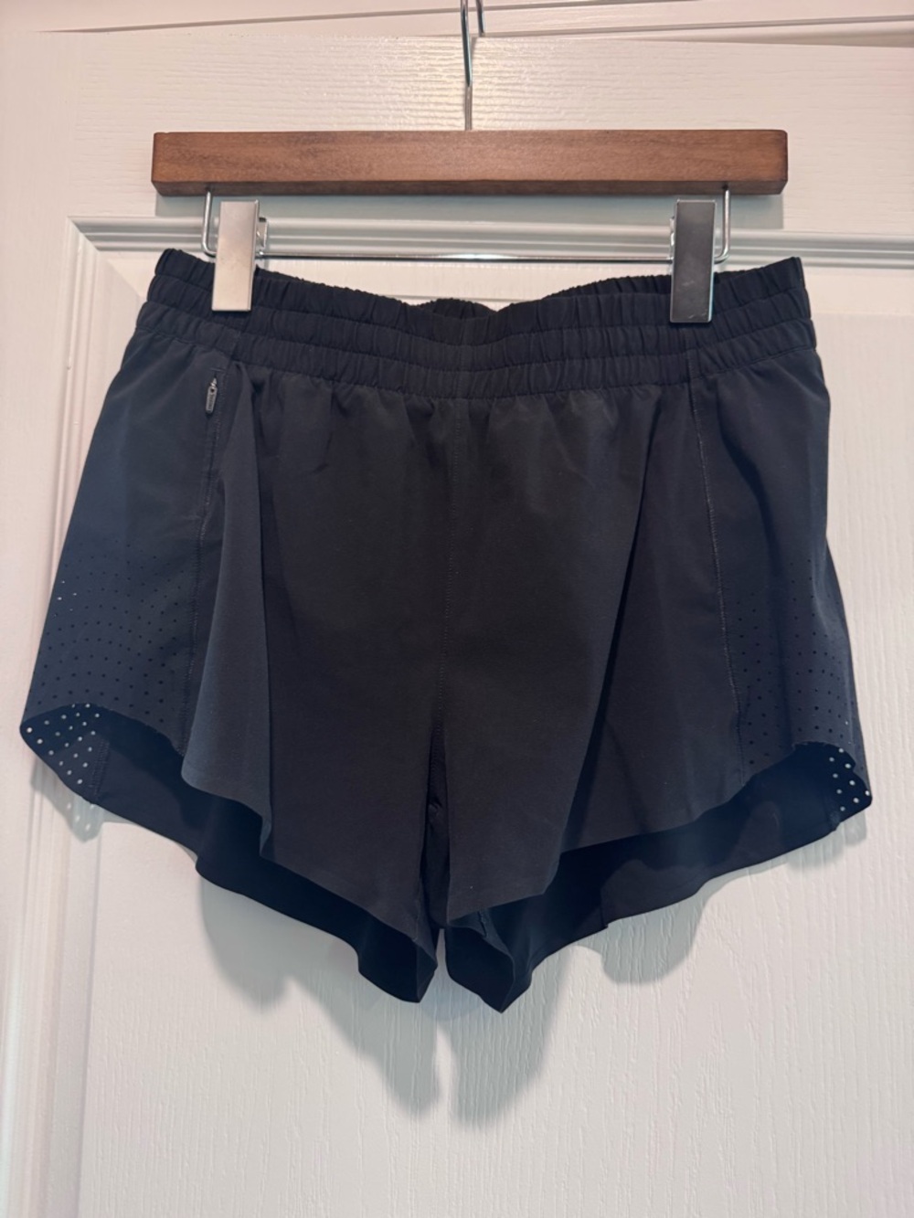 Athleta 3” Hustle Short in black